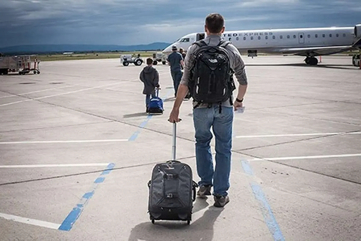 (ویدئو) عصبانیت مسافر پس از تأخیر ۱۸ ساعته در یک ایرلاین آمریکایی