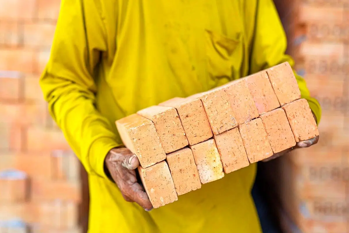 قیمت آجر نسوز از کارخانه در سال 1402