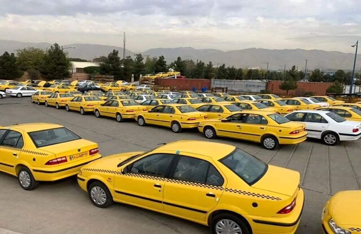 آغاز نصب برچسب نرخ کرایه روی تاکسی‌ها