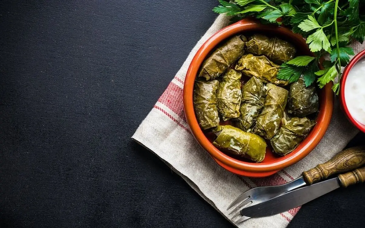 دستور طرز تهیه دلمه رَز در زمان قاجار