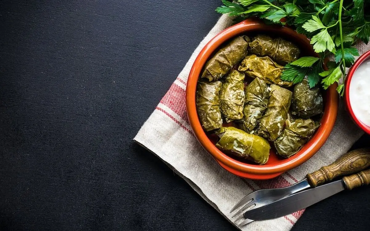 دستور طرز تهیه دلمه رَز در زمان قاجار