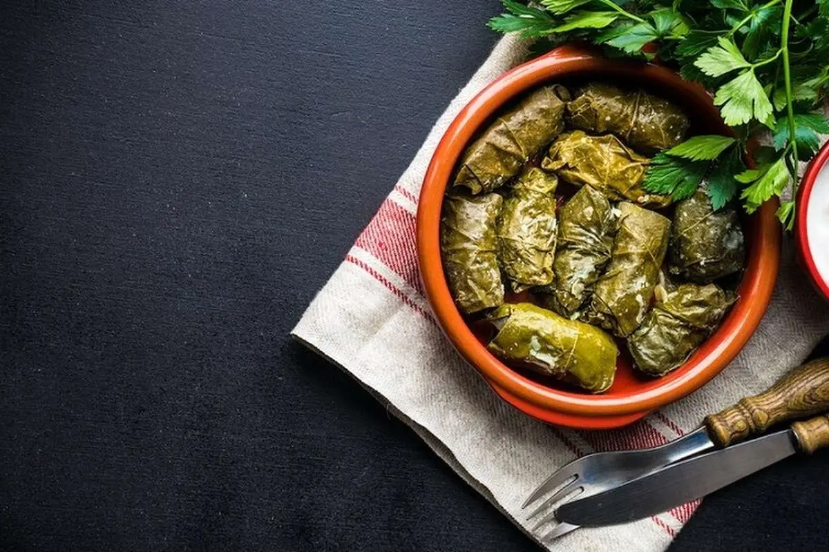 دستور طرز تهیه دلمه رَز در زمان قاجار