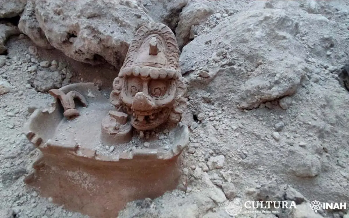 (تصاویر) کشف مجسمۀ عجیب و ترسناک از خدای مایا‌ها