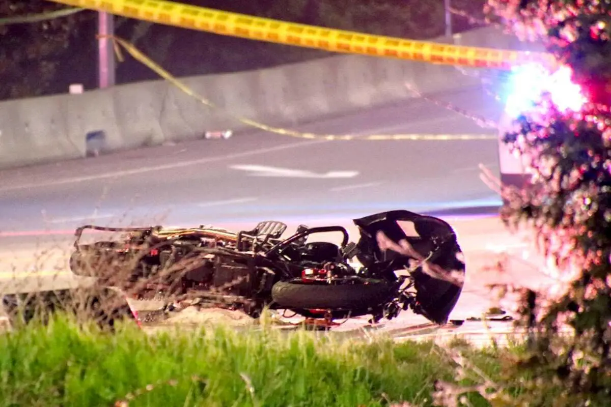 (ویدئو) لحظه حمله راننده وانت به سمت یک موتورسوار