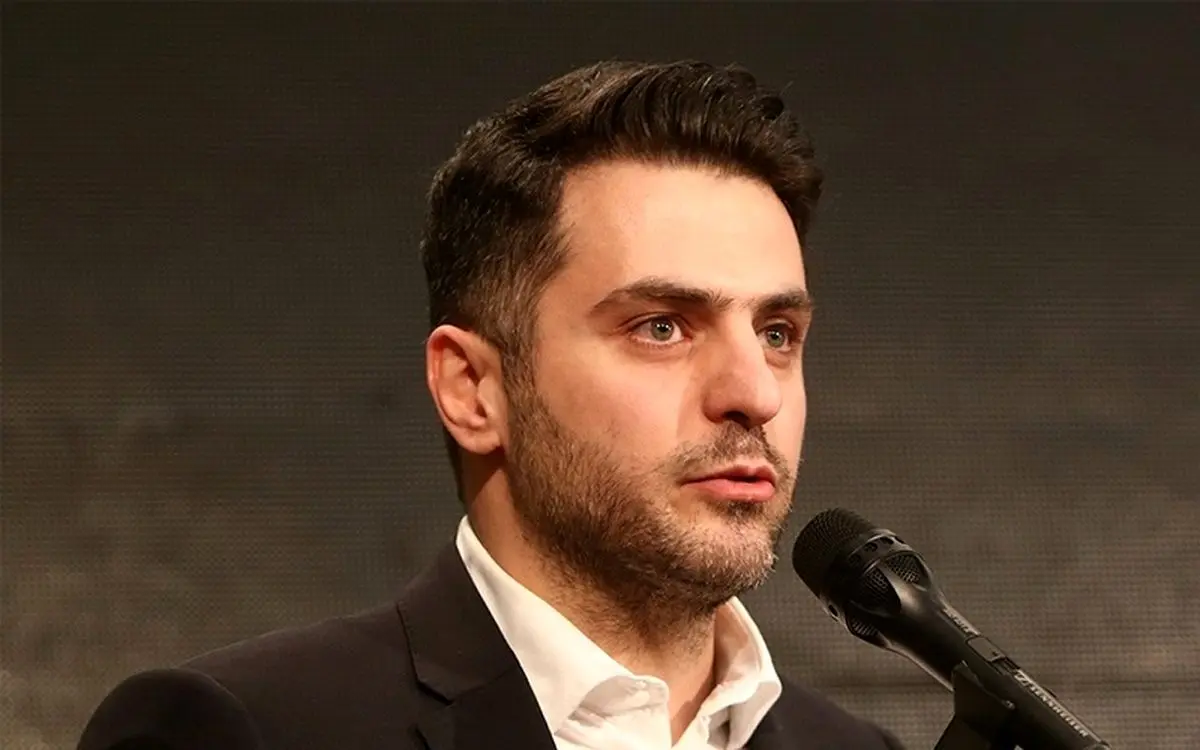 (عکس) استایل عجیب علی ضیا؛ با سرپوش و شلوارک!