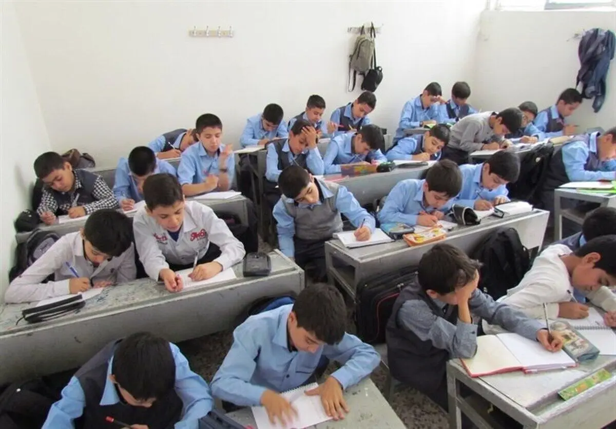 جوان: برخی انقلابی‌ها با افتخار از تأسیس مدارس‌شان خبر می‌دهند