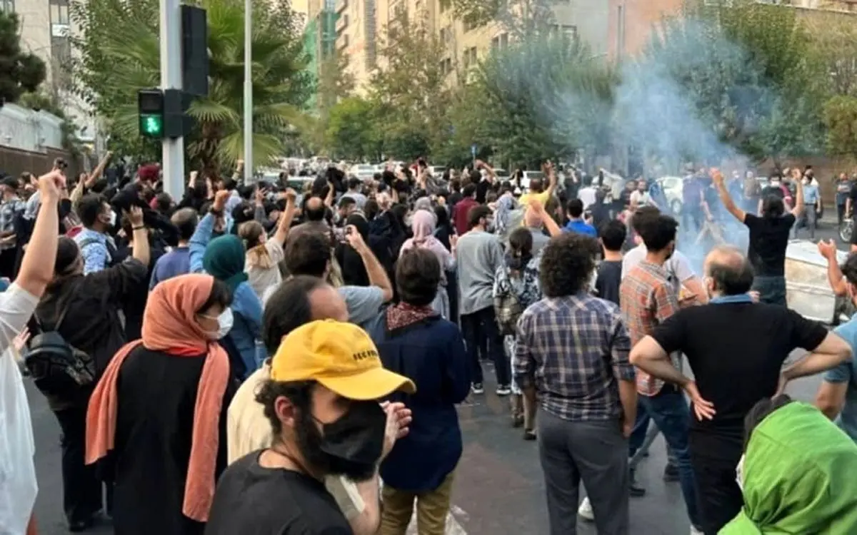 ادعای کیهان درباره کسانی که شعار «زن، زندگی، آزادی» می‌دهند
