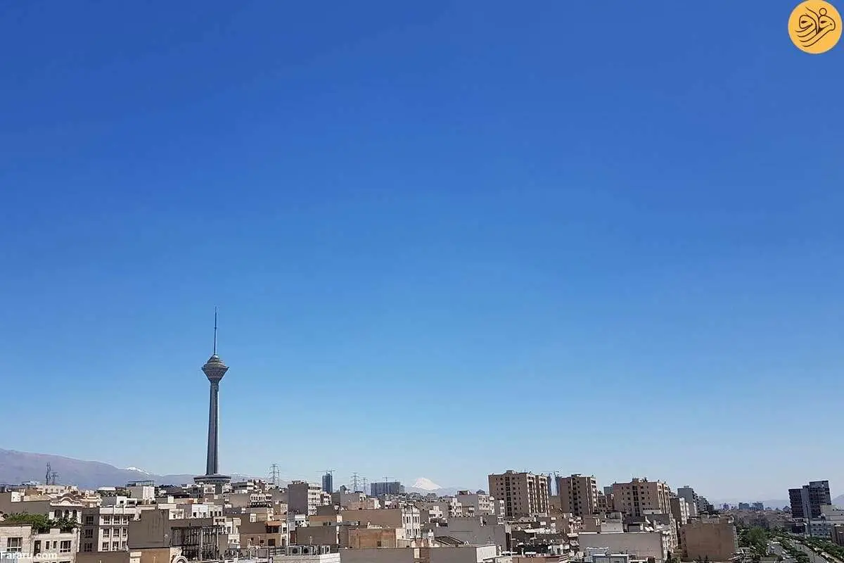 (تصویر) کوه دماوند و برج میلاد در یک قاب