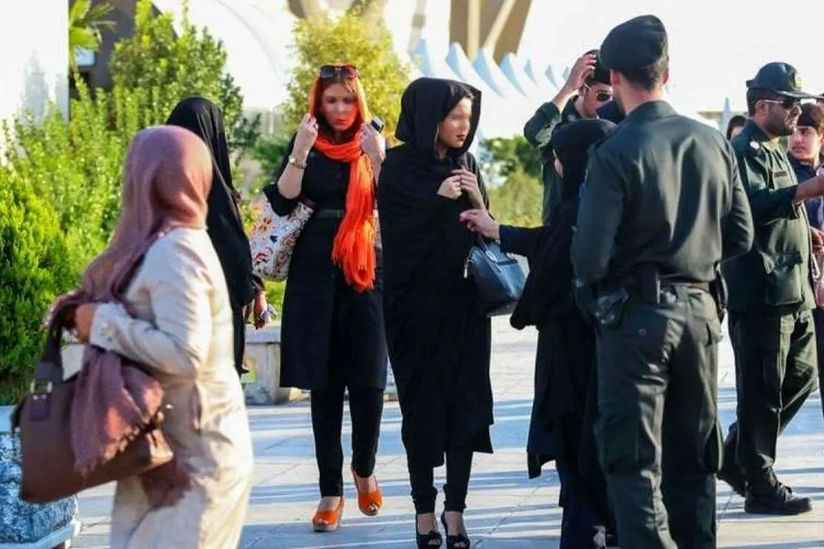 تسنیم: بدون حجاب راه می‌روند، «ساعتی ۵ دلار» می‌گیرند!