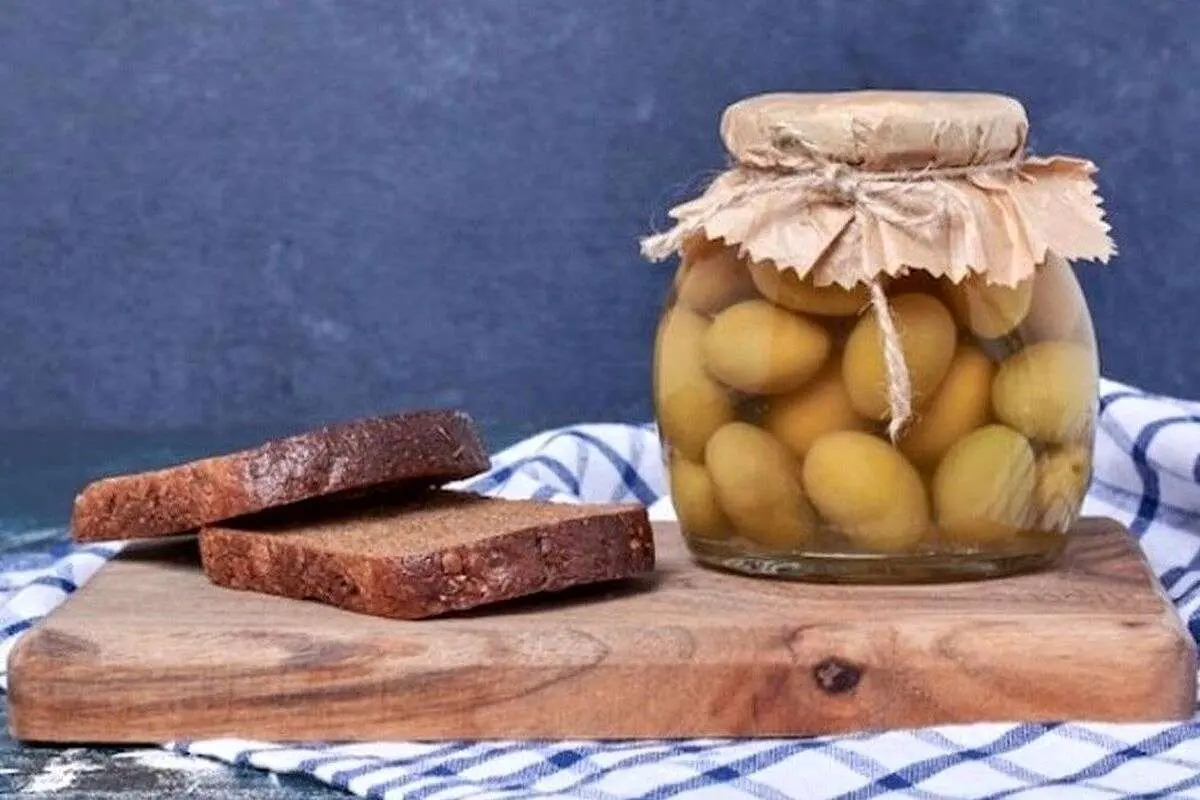 طرز تهیه ترشی چغاله بادام خوشمزه مجلسی