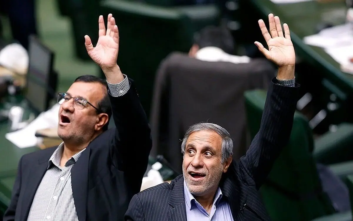 (تصاویر) شادی خبرساز برخی نمایندگان مجلس سوژه شد!