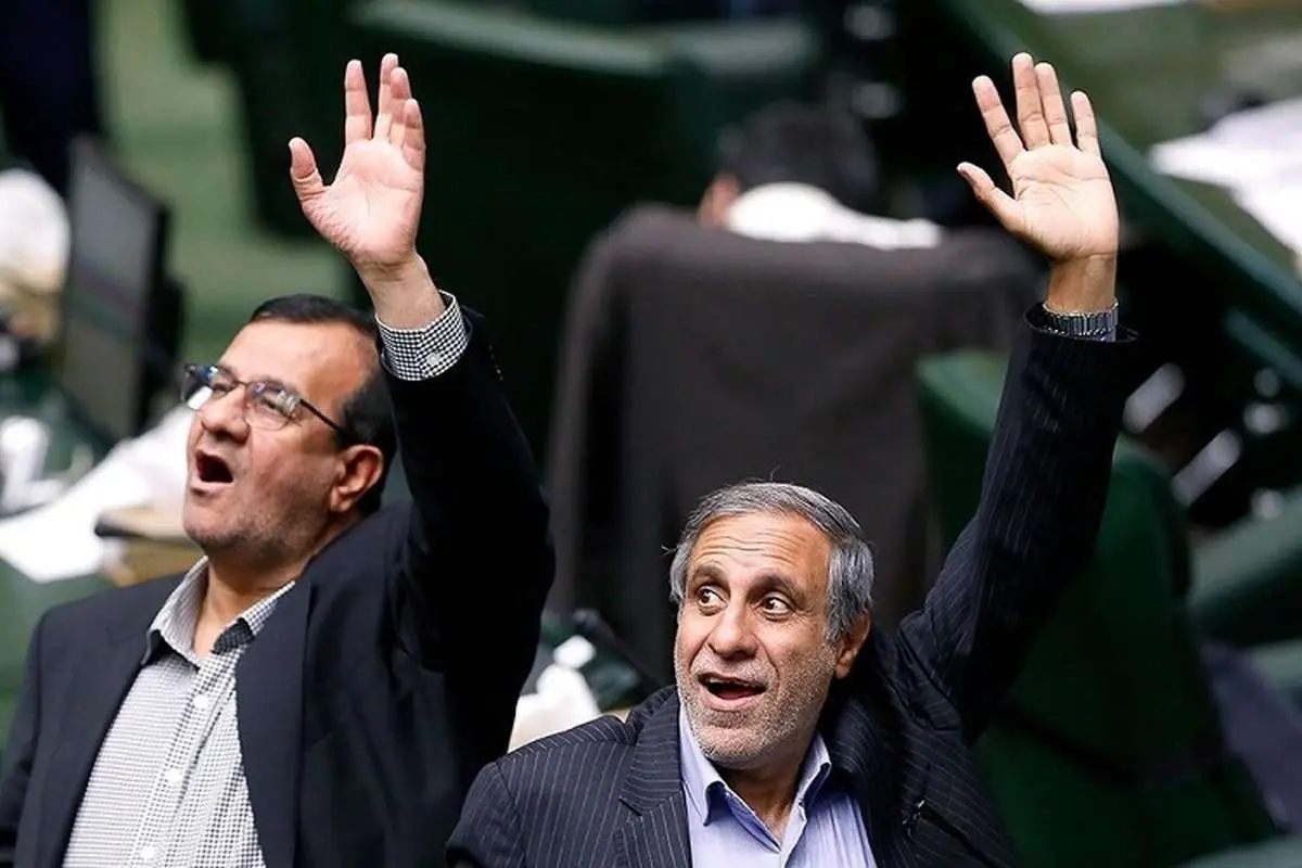 (تصاویر) شادی خبرساز برخی نمایندگان مجلس سوژه شد!