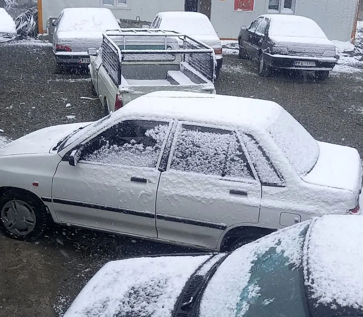 (تصویر) بارش برف بهاری در جاده چالوس