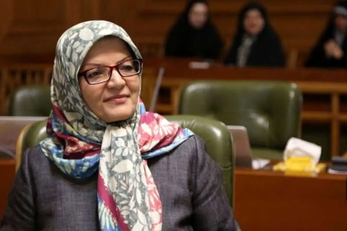 واکنش رئیس انجمن مامایی ایران به زایمان در خانه بخاطر فقر؛ «حتی سلبریتیها هم در خانه زایمان میکنند»!