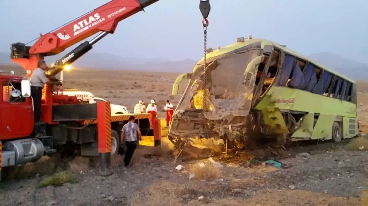 واژگونی اتوبوس در دشتستان ۲۵ مصدوم داشت
