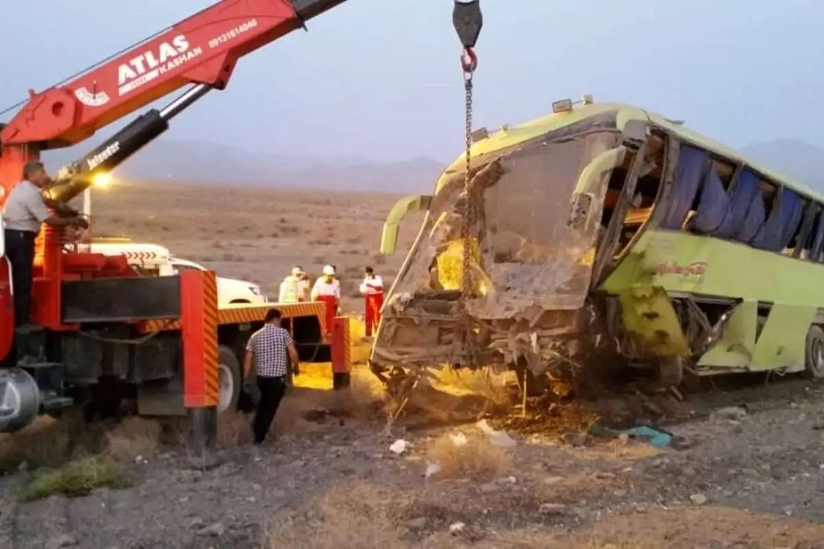 واژگونی اتوبوس در دشتستان ۲۵ مصدوم داشت