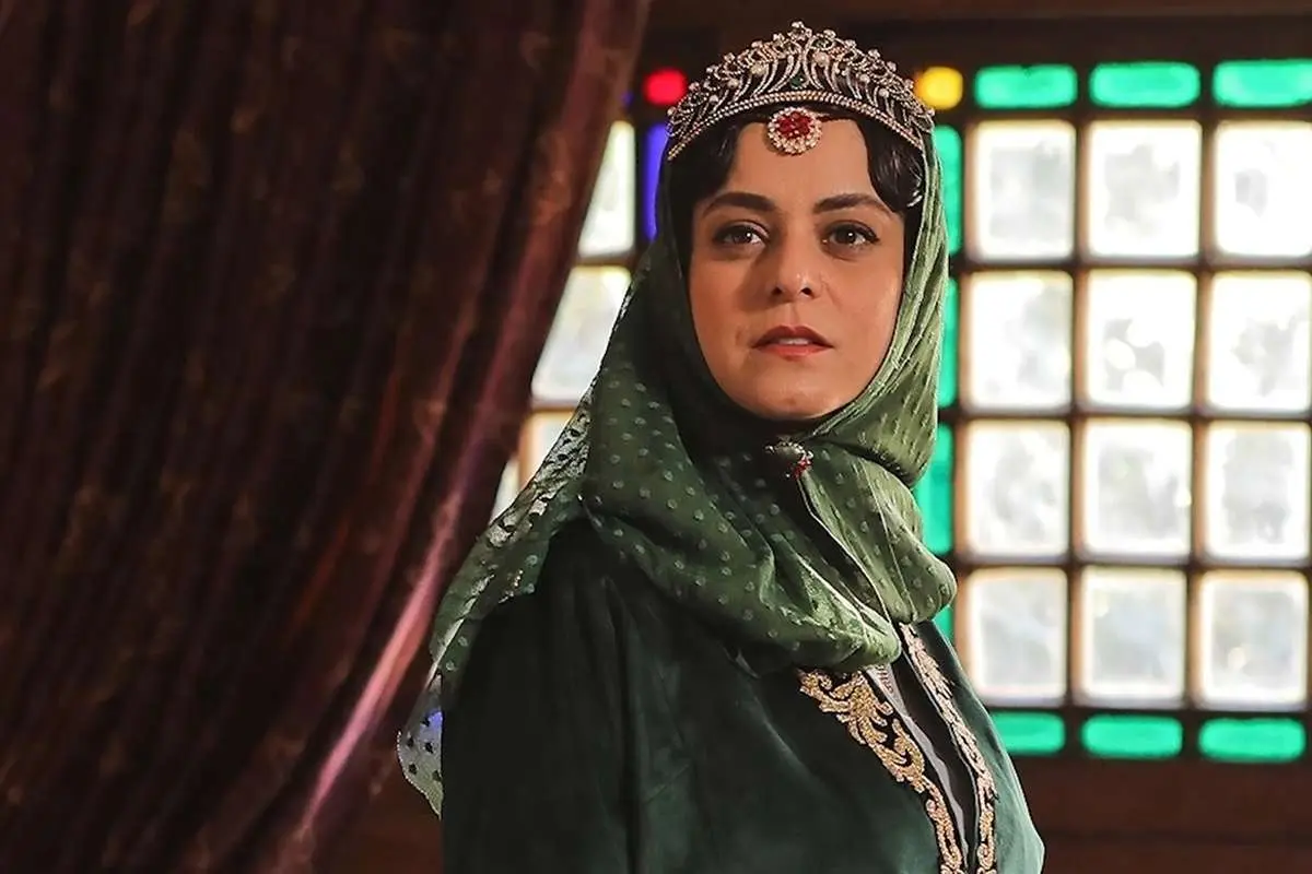 تفاوت چهرۀ «ملکزاده خانم» در سریال جیران و عکسهای واقعی