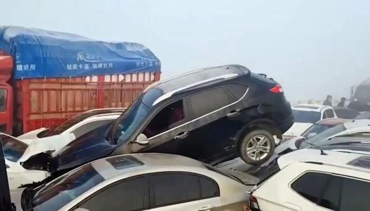 (ویدئو) تصادف شدید ۲۰۰ خودرو بر اثر مه در چین!