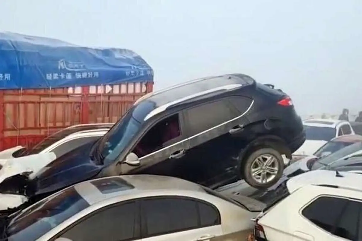 (ویدئو) تصادف شدید ۲۰۰ خودرو بر اثر مه در چین!