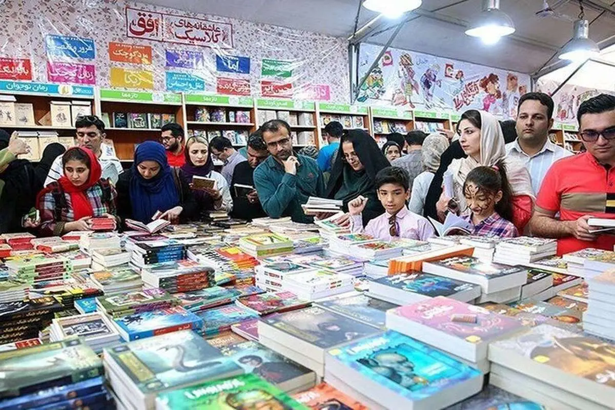 پلمب غرفه انتشارات روزنه در نمایشگاه کتاب