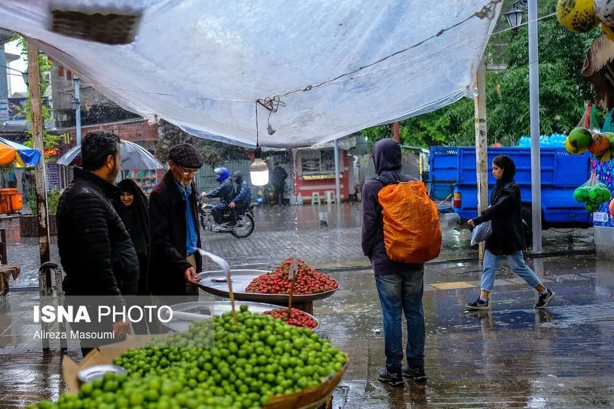 (تصاویر) بازار بارانی رشت