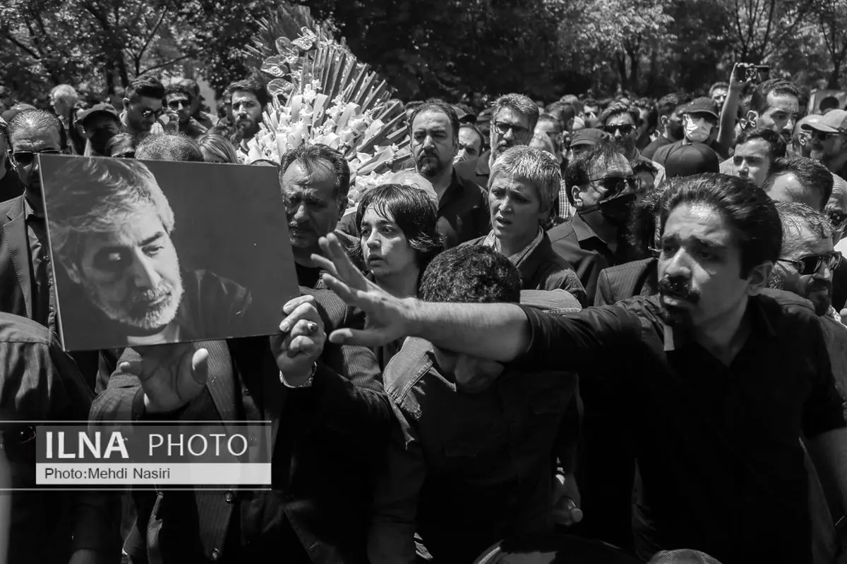 (تصاویر) حاشیه‌هایی از مراسم تشییع حسین زمان