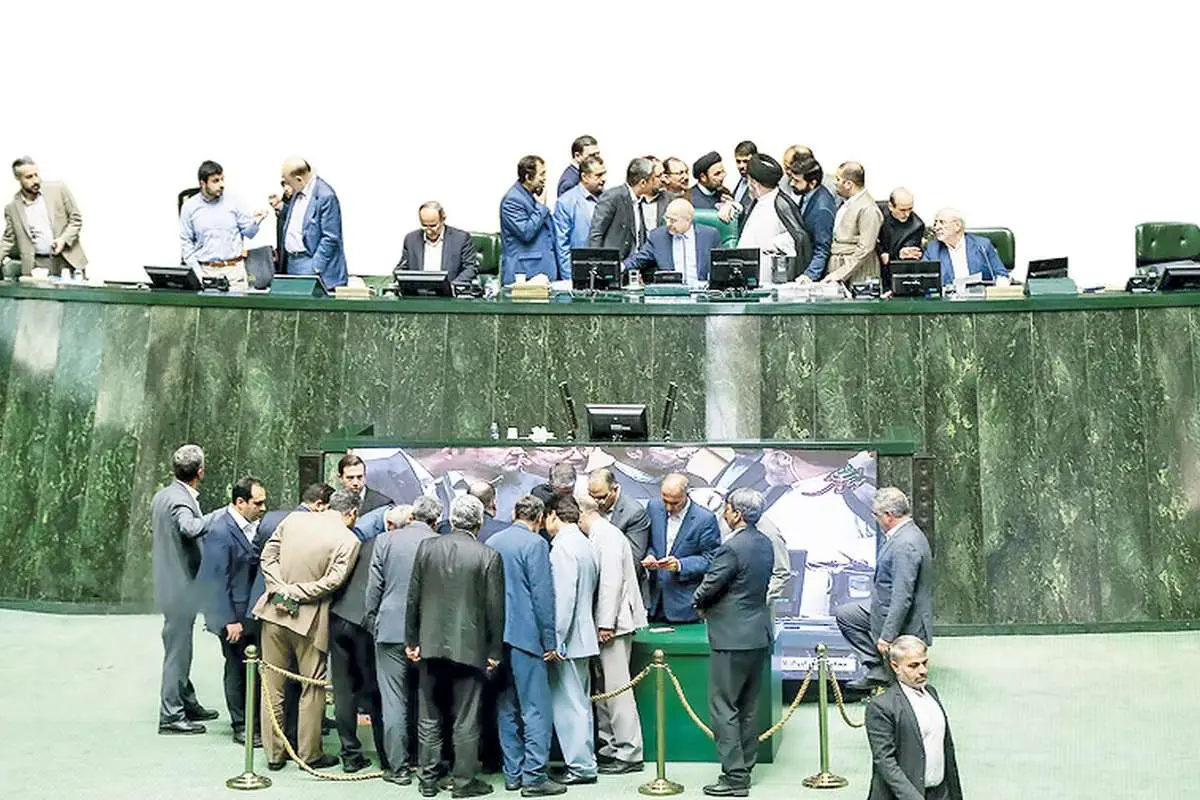 آتش در خرمن نهادهای انتخابی/ «بگم بگم» و «نذار بگم» دولت و مجلس فساد نیست؟