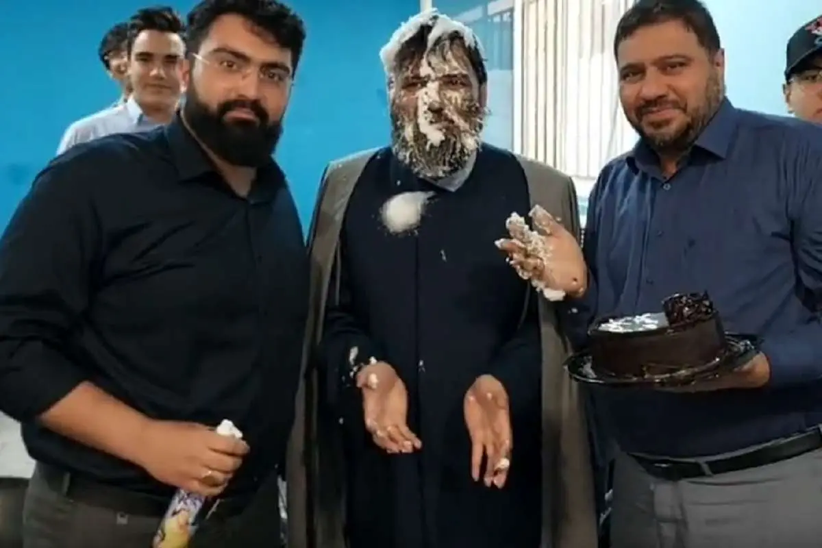 (ویدئو) کیک مالی به صورت یک روحانی در تولدش، پربازدید شد
