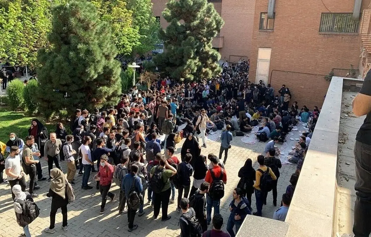 (کاریکاتور) بی سر و صدا تجمع کنید همسایه‌ها شاکی میشن!