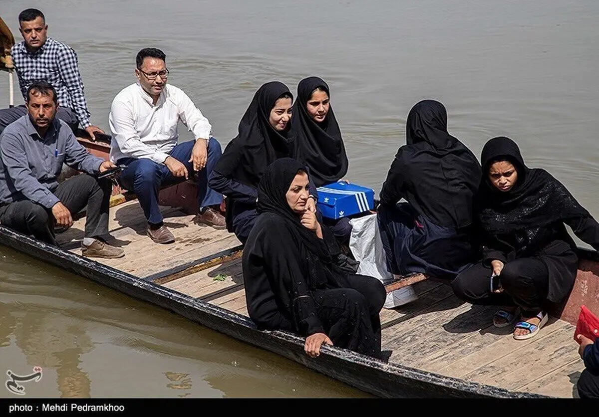 (تصاویر) تردد خطرناک اهالی روستا‌های عنافچه با قایق