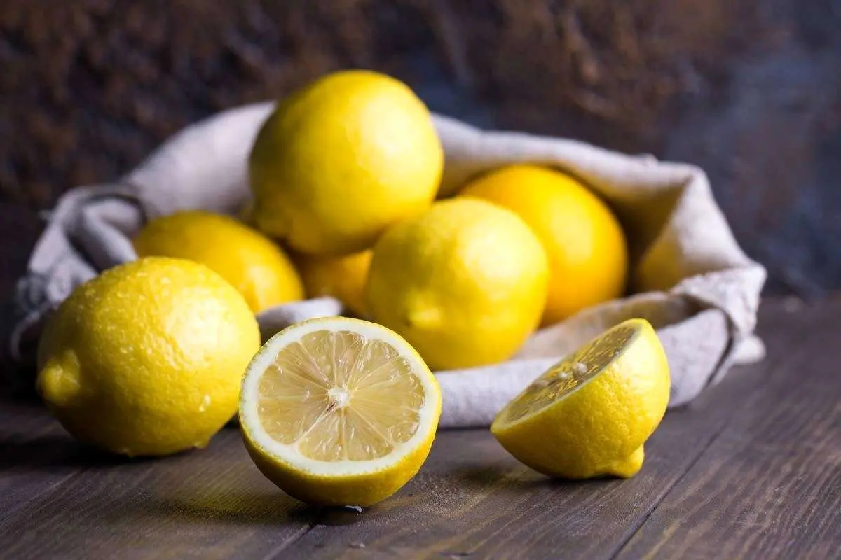 برای سنگ کلیه آب این میوه را بخورید