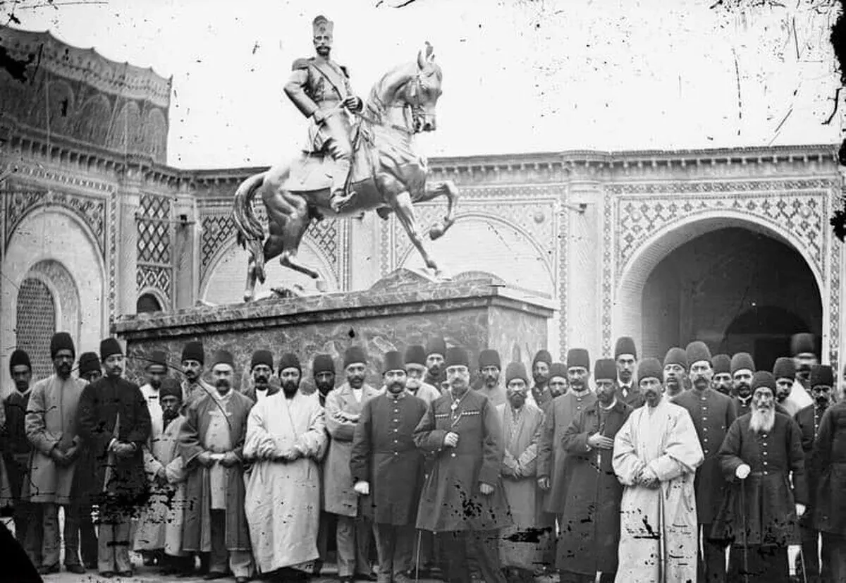اولین مجسمه‌ای که در تهران نصب شد