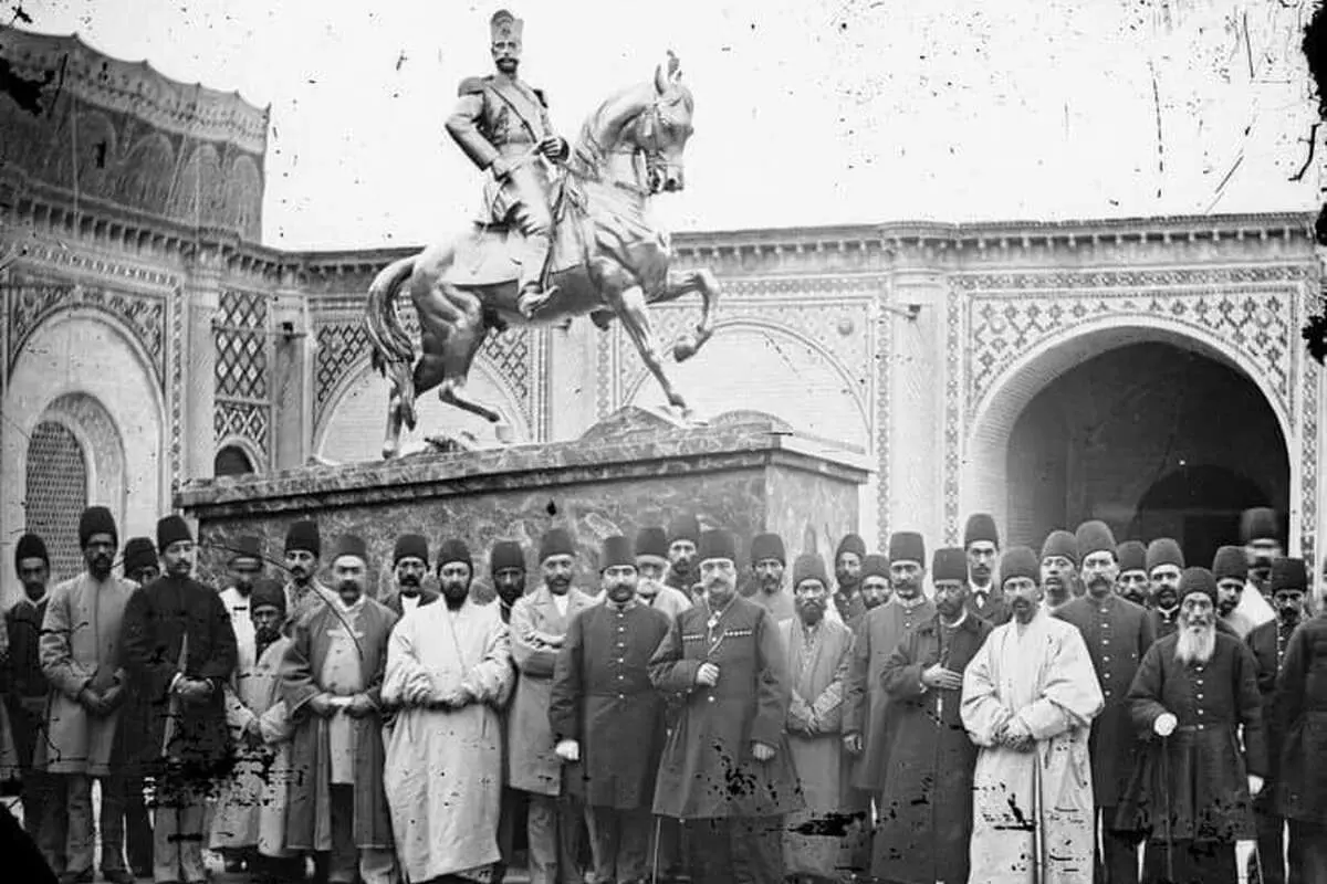 اولین مجسمهای که در تهران نصب شد