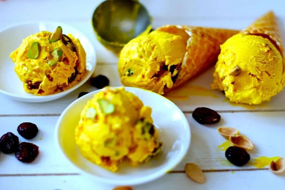 ۵ نکته مهم برای تهیه بستنی سنتی زعفرانی در منزل