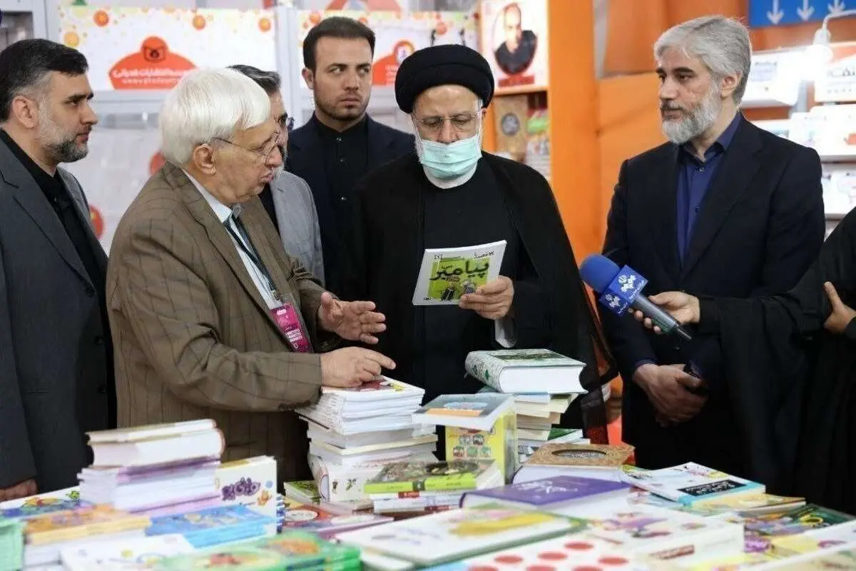 (ویدئو) رئیسی در نمایشگاه کتاب: نفوس بد نزنید