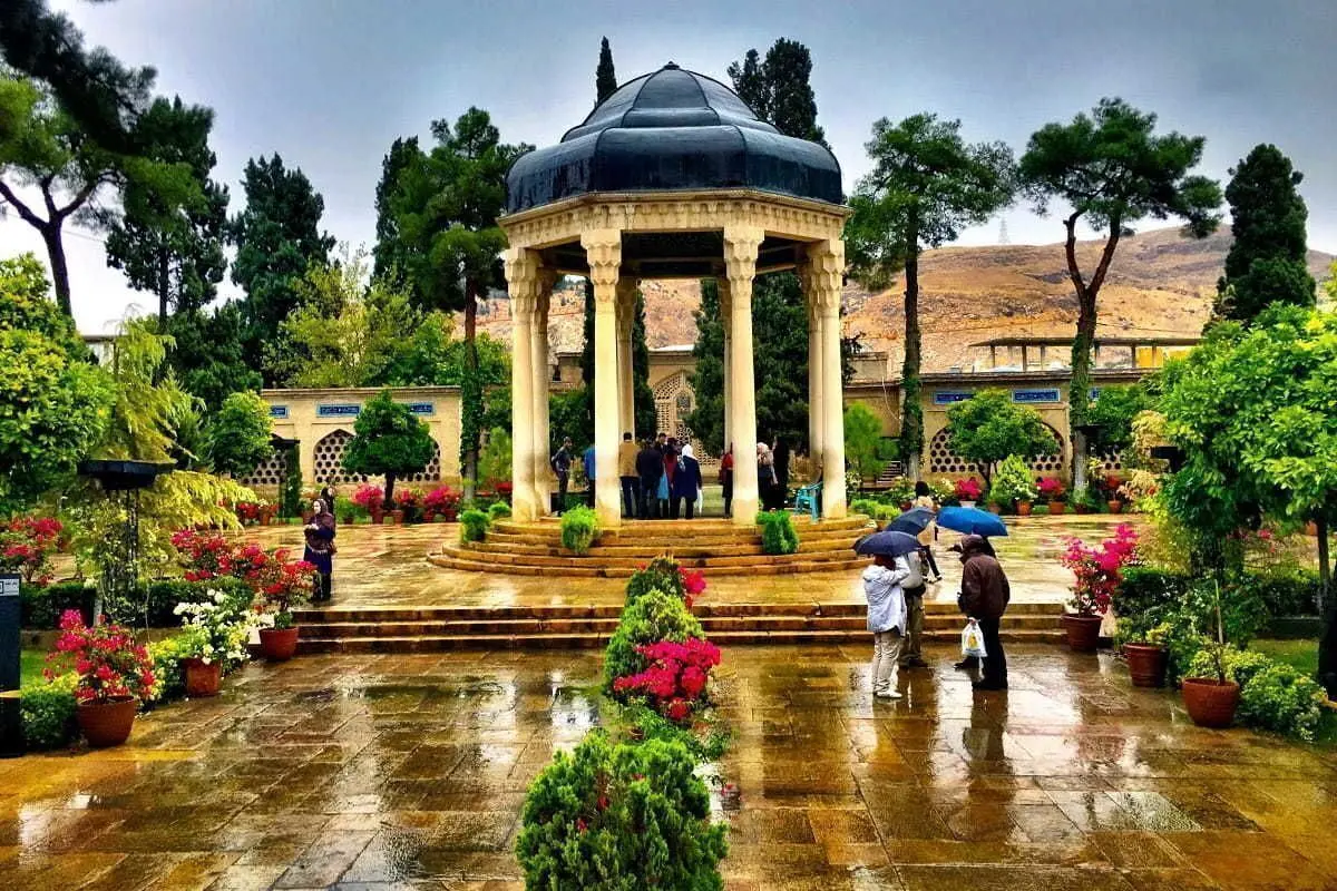 تفال به حافظ امروز چهارشنبه ۲۷ اردیبهشت ۱۴۰۲/ عشق جاده یک طرفه نیست