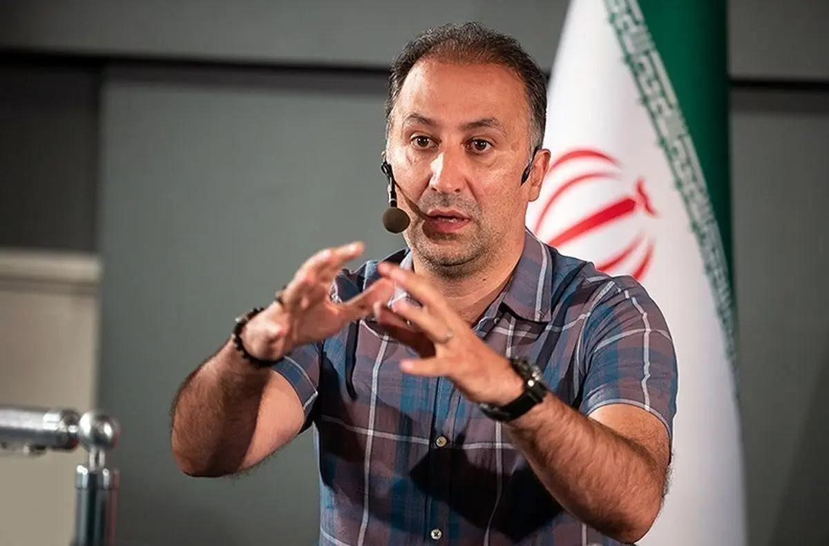 (ویدئو) کنایه سنگین گزارشگر صداوسیما به روزنامه‌های دولتی: صبح تا شب چاکرم نوکرم رییس دولت را نکنید