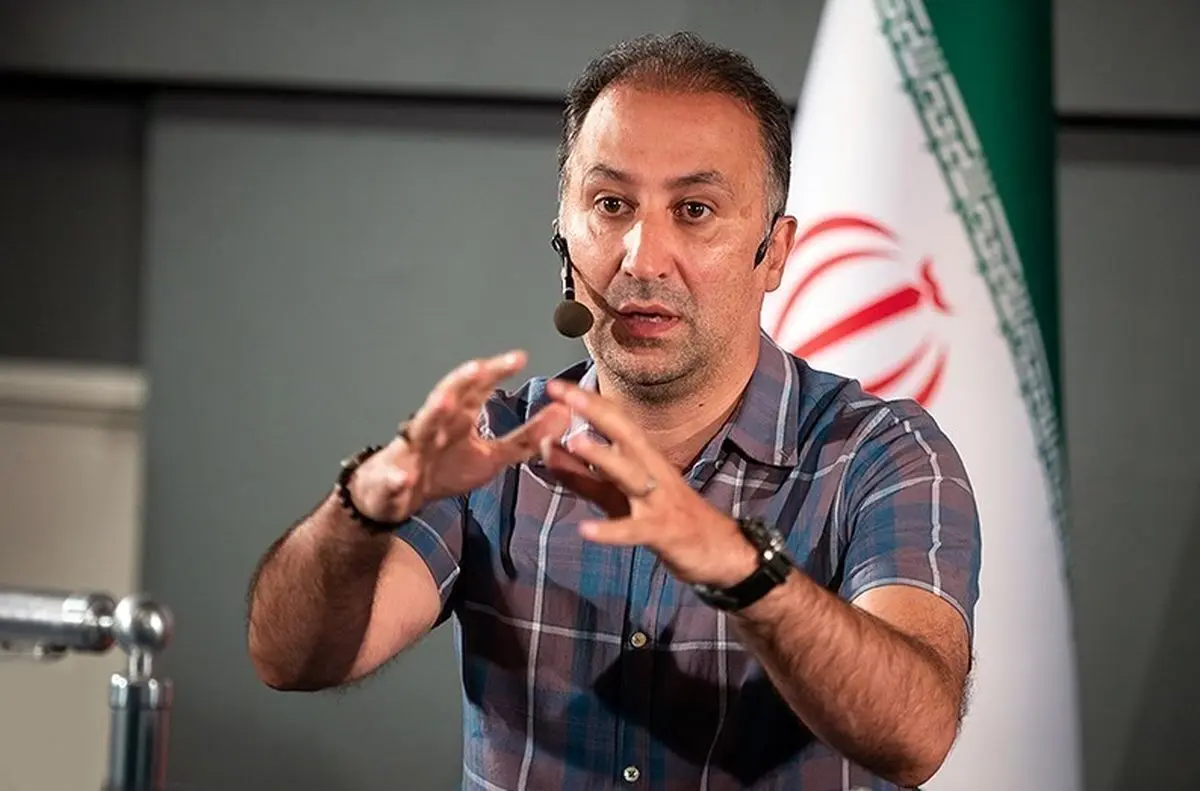 (ویدئو) کنایه سنگین گزارشگر صداوسیما به روزنامه‌های دولتی: صبح تا شب چاکرم نوکرم رییس دولت را نکنید