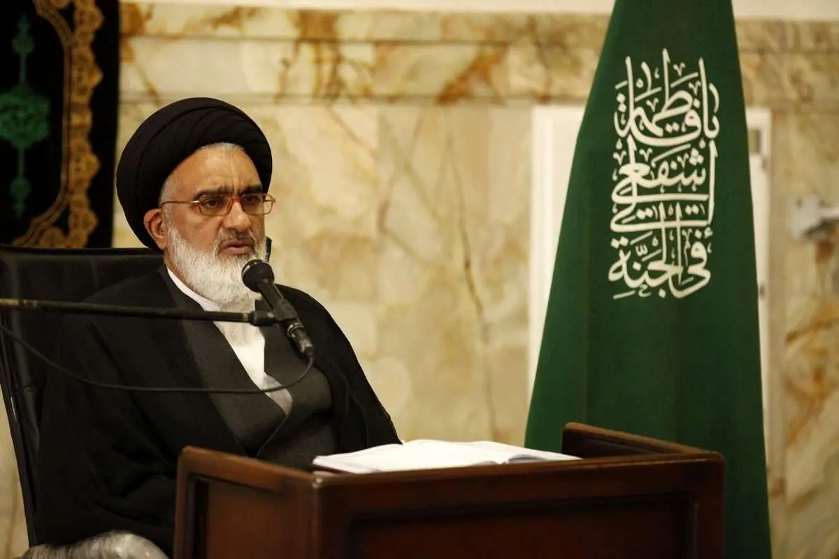 امام جمعه قم: نگاهمان به افرادی که خود را از نعمت حجاب محروم کردهاند بدبینانه نیست