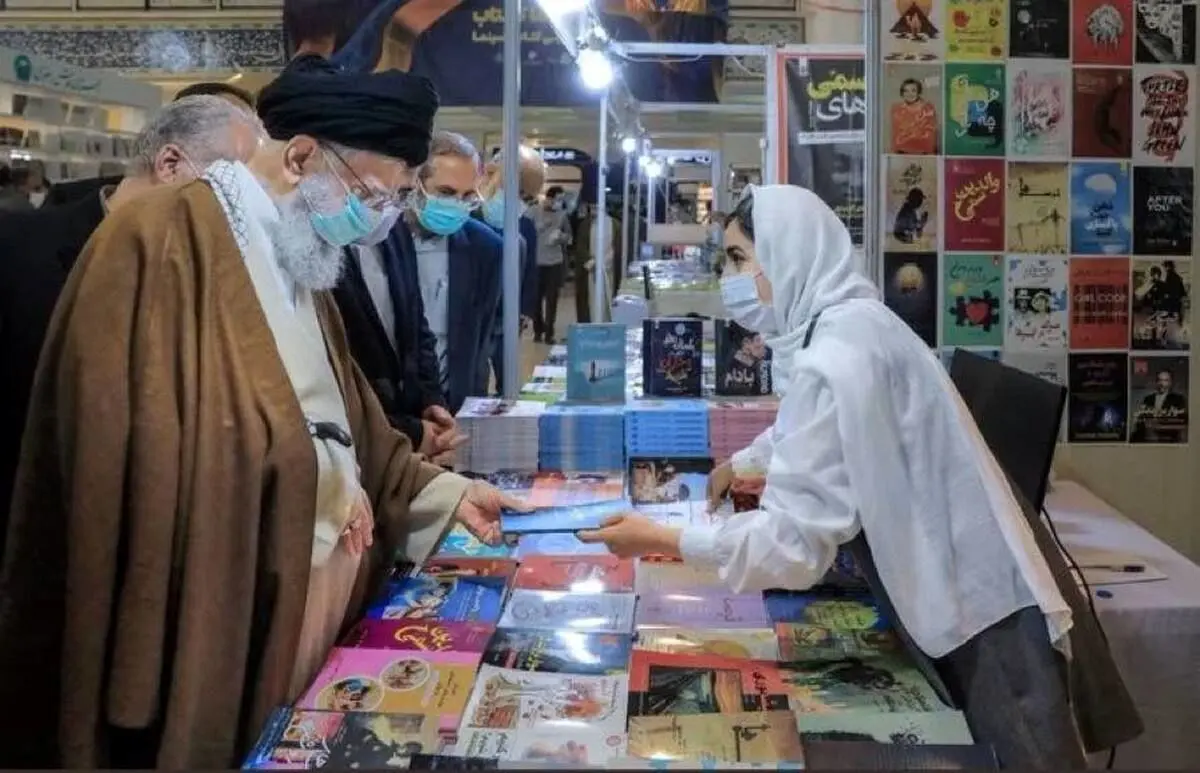 (ویدئو) روایت دختر کم حجاب نمایشگاه که ناگهان رهبری را دید