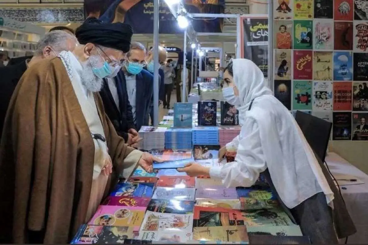 (ویدئو) روایت دختر کم حجاب نمایشگاه که ناگهان رهبری را دید