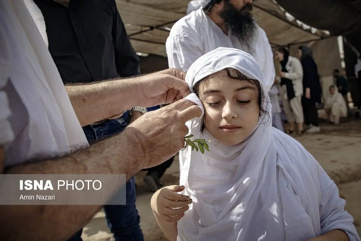 (تصاویر) غسل تعمید کودکان مندایی در اهواز