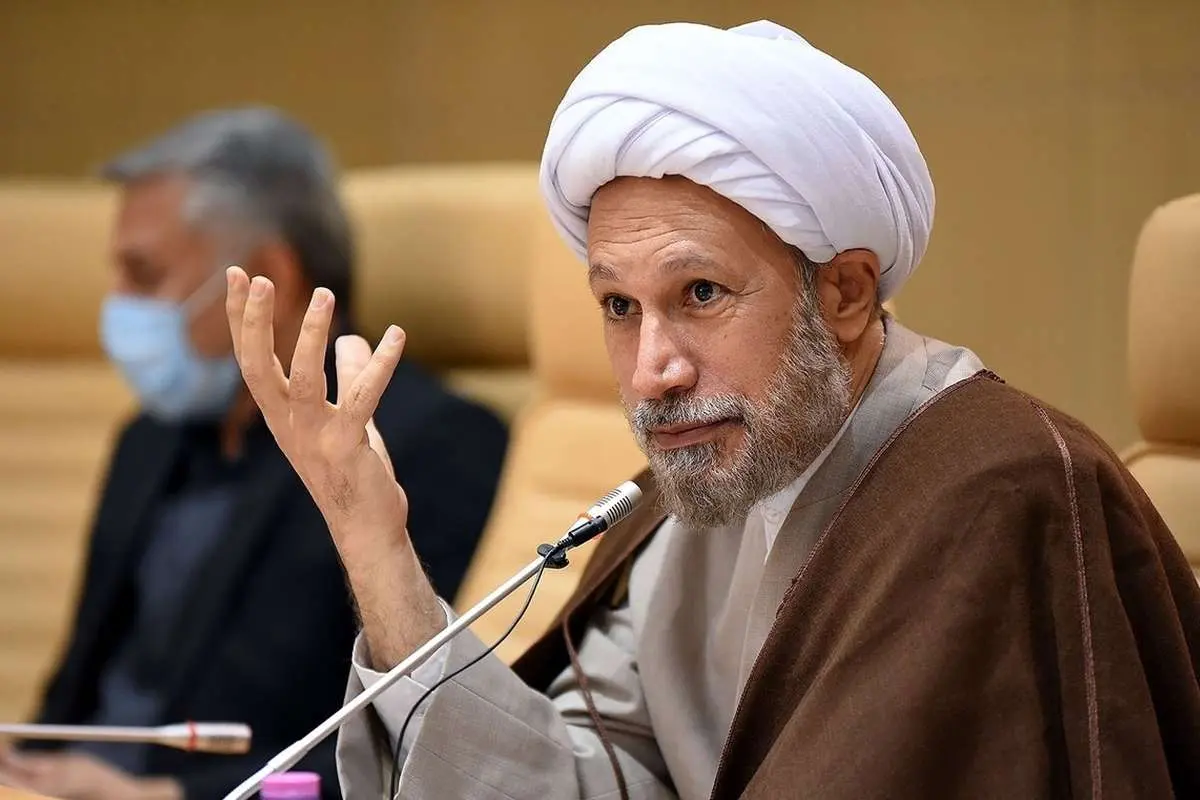 امام جمعه شیراز: بانوان به گونهای رفتار کنند که فرد بیمار جرات کمترین کاری را به خود ندهند
