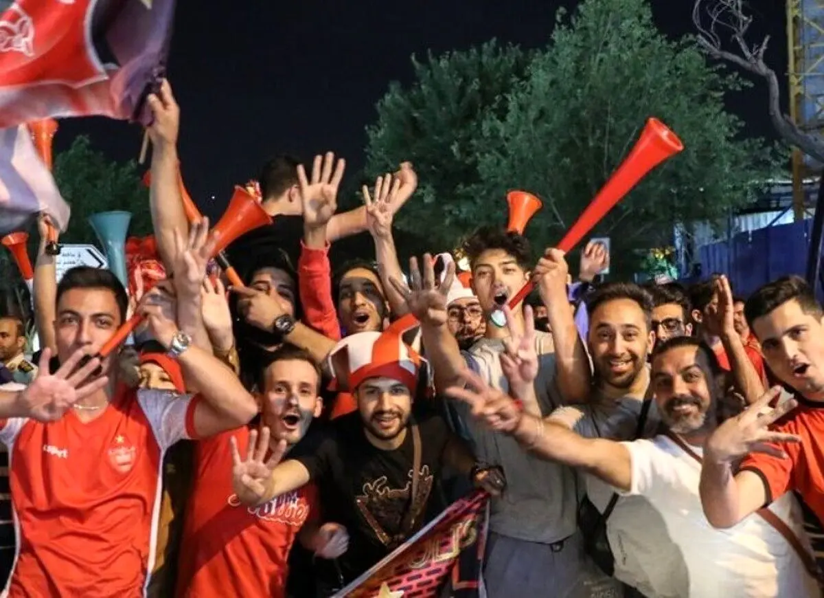 (تصاویر) جشن و شادی طرفداران پرسپولیس در خیابان