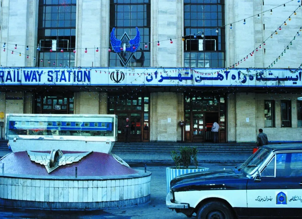 از ساعت‌های جاسوس ایستگاه راه‌آهن تهران چه می‌دانید؟/ چگونه روس‌ها ۱۱ تن طلا را بالا کشیدند!