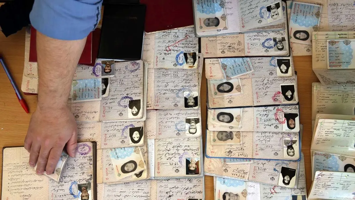 شناسنامه مسئولان را ببینید؛ بسیاری از آن‌ها مهر انتخابات نخورده است!
