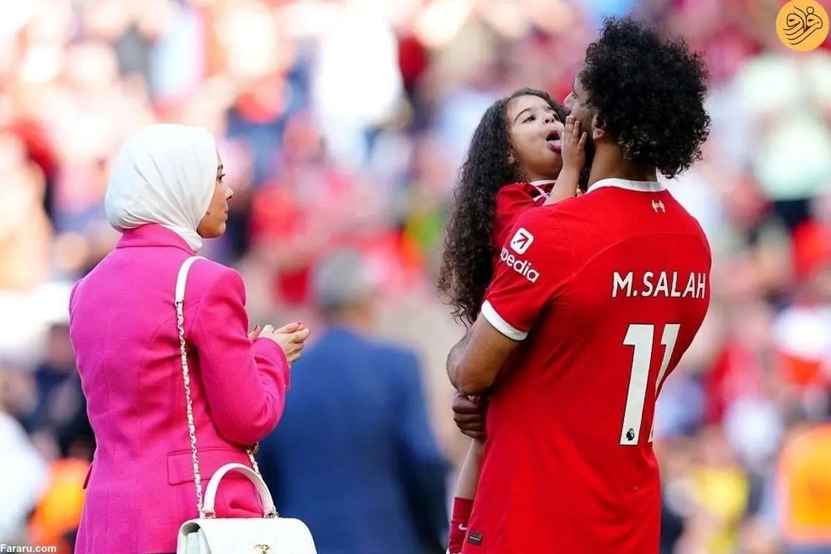 (عکس) حجاب همسر محمد صلاح در آنفیلد
