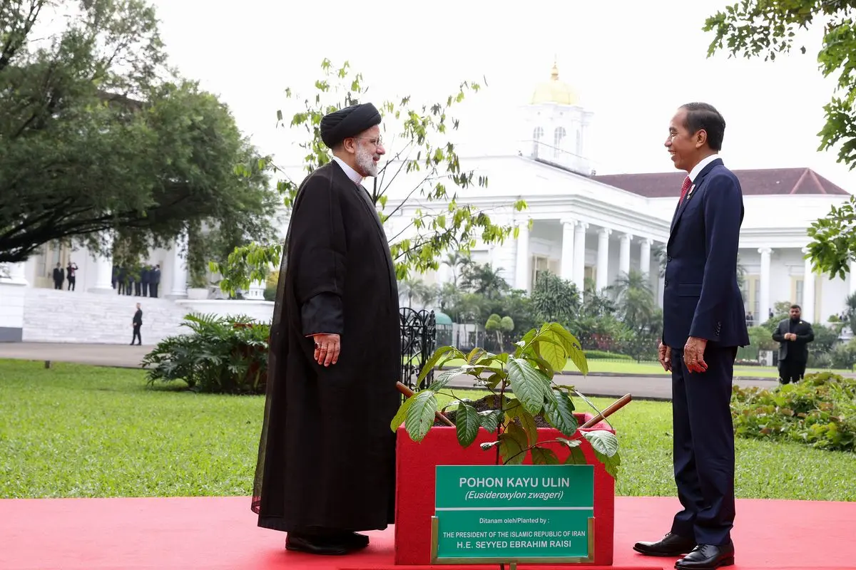 حمله کیهان به روزنامه‌های اصلاح طلب: چرا سفر رئیسی به اندونزی را بزرگ و برجسته نکردید؟