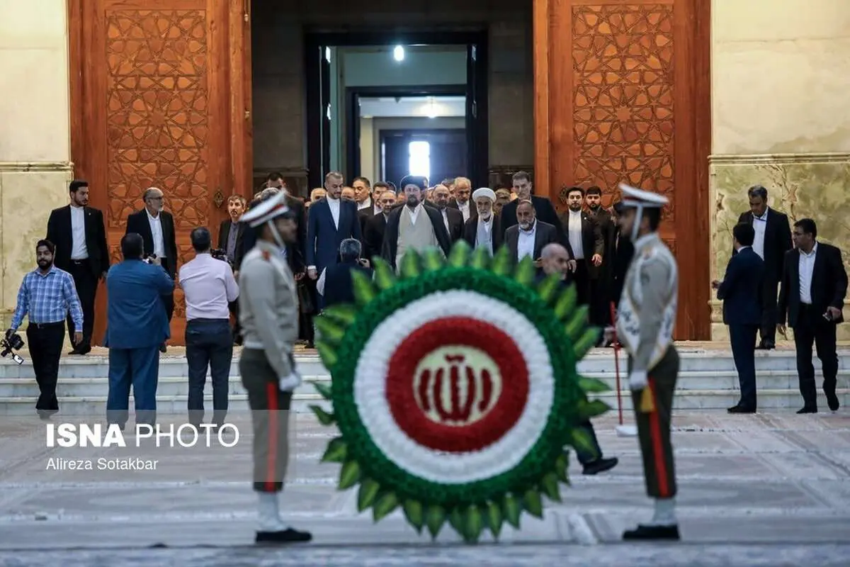 (تصاویر) تجدید میثاق وزیر خارجه و سفرای ایران با آرمانهای امام