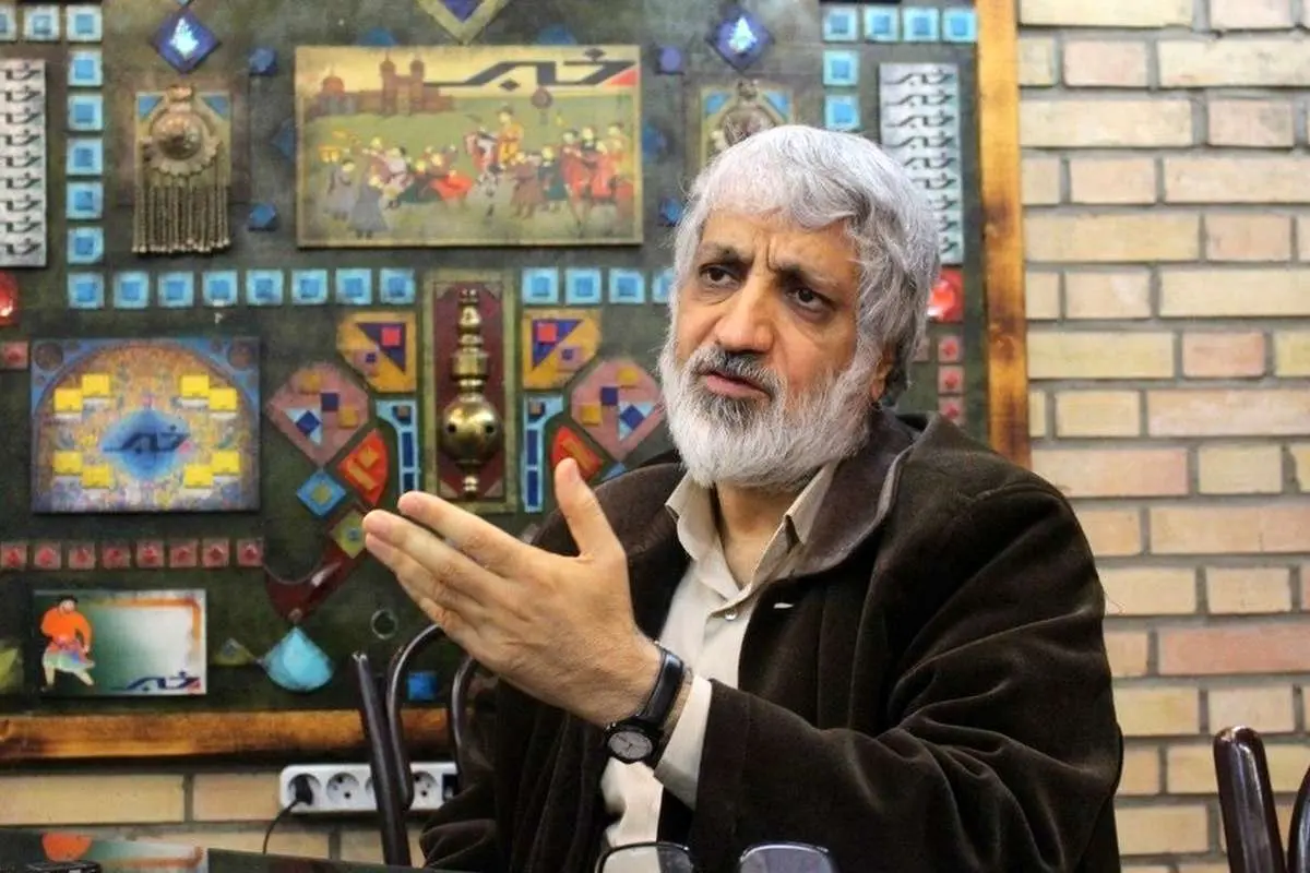 ابراهیم فیاض: فروغی به رضاشاه و شاه درس ایران باستان میداد